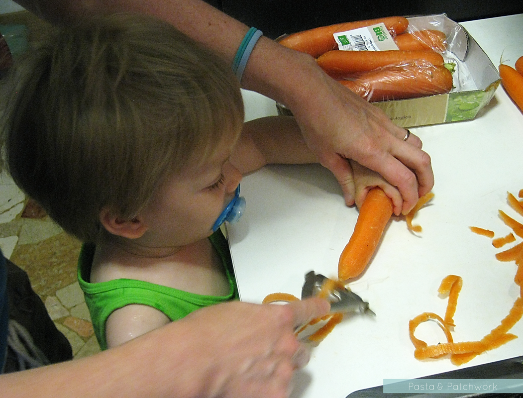 8 Cheap & (almost) No-Prep Toddler Activities - 12 to 18 months | Peeling 
